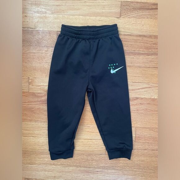Nike Little Boys Therma Allover Print Black Activewear Pants size 24 months - Picture 1 of 5